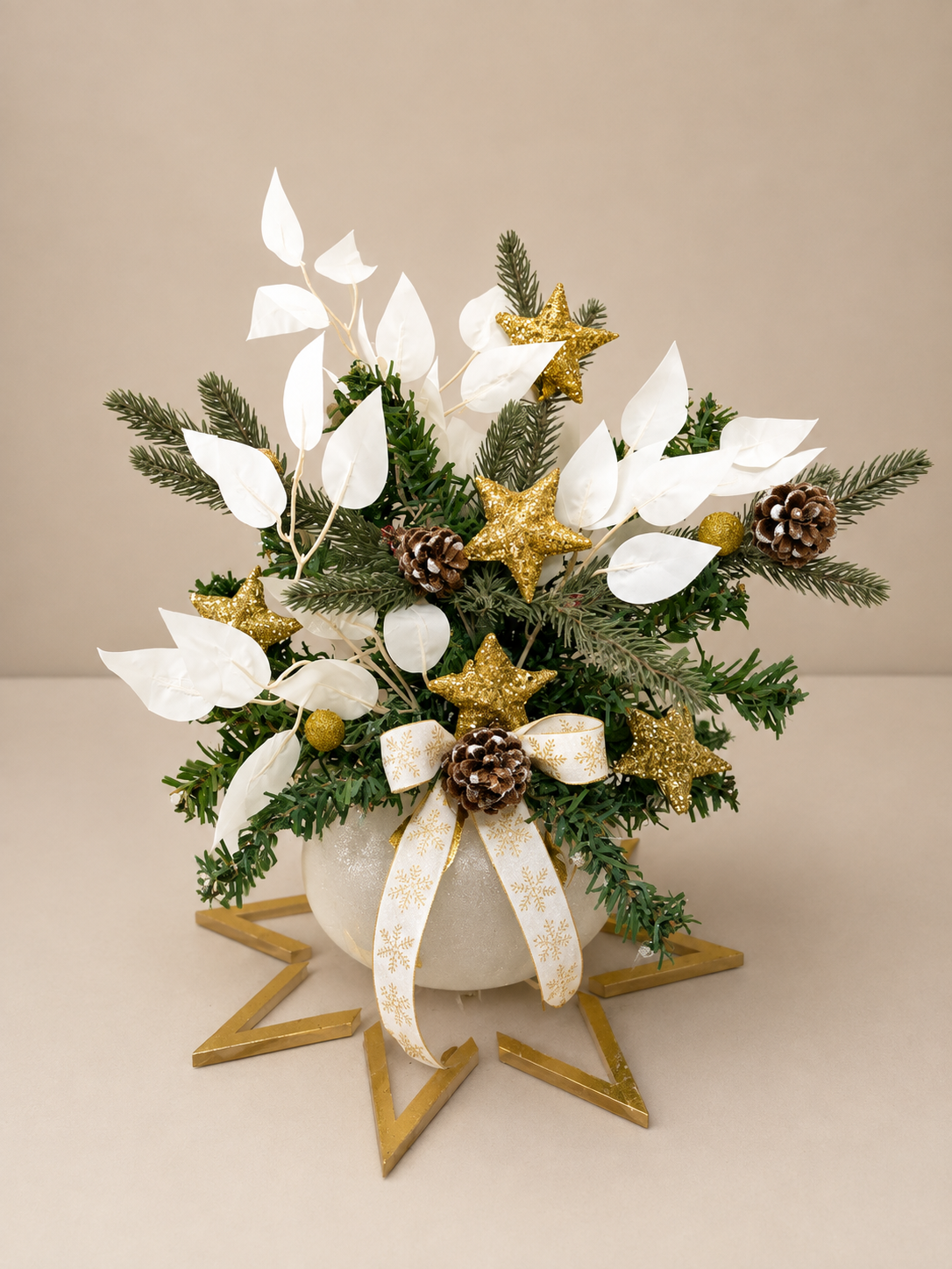 White & Gold Star Christmas Arrangement