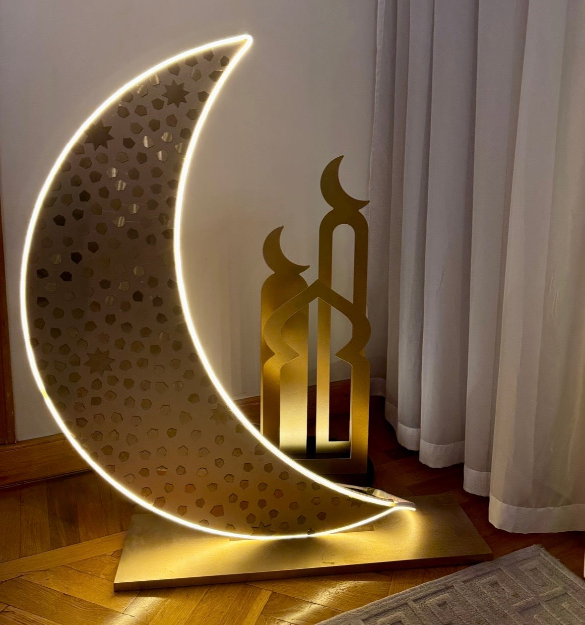 Illuminated Crescent Statement Décor