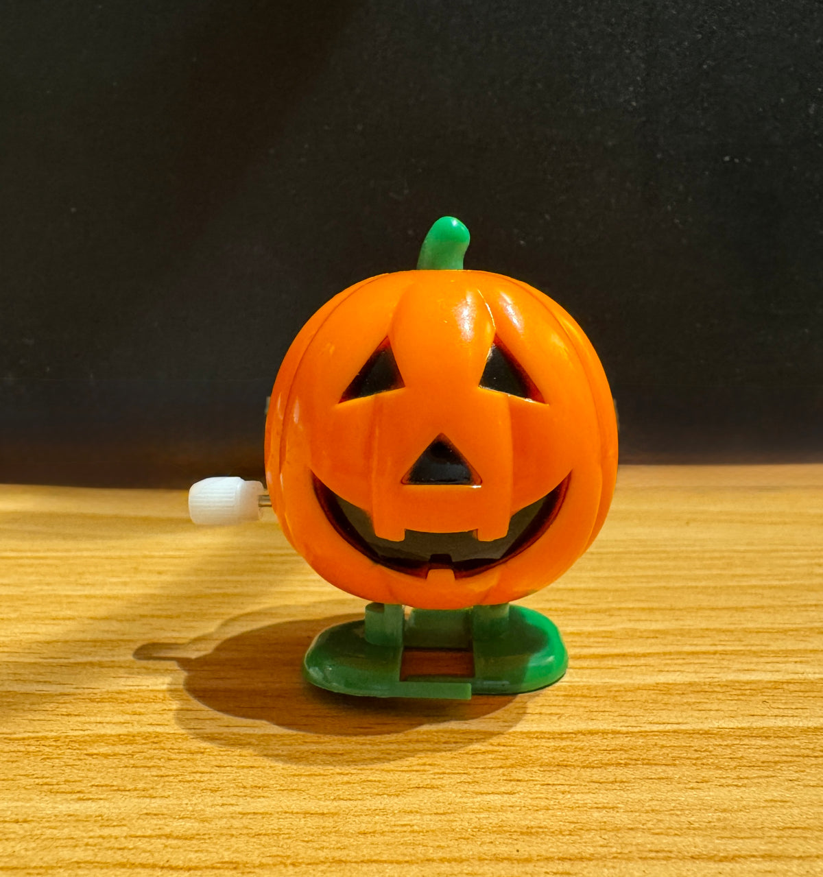 Wind-Up halloween pumpkin toy