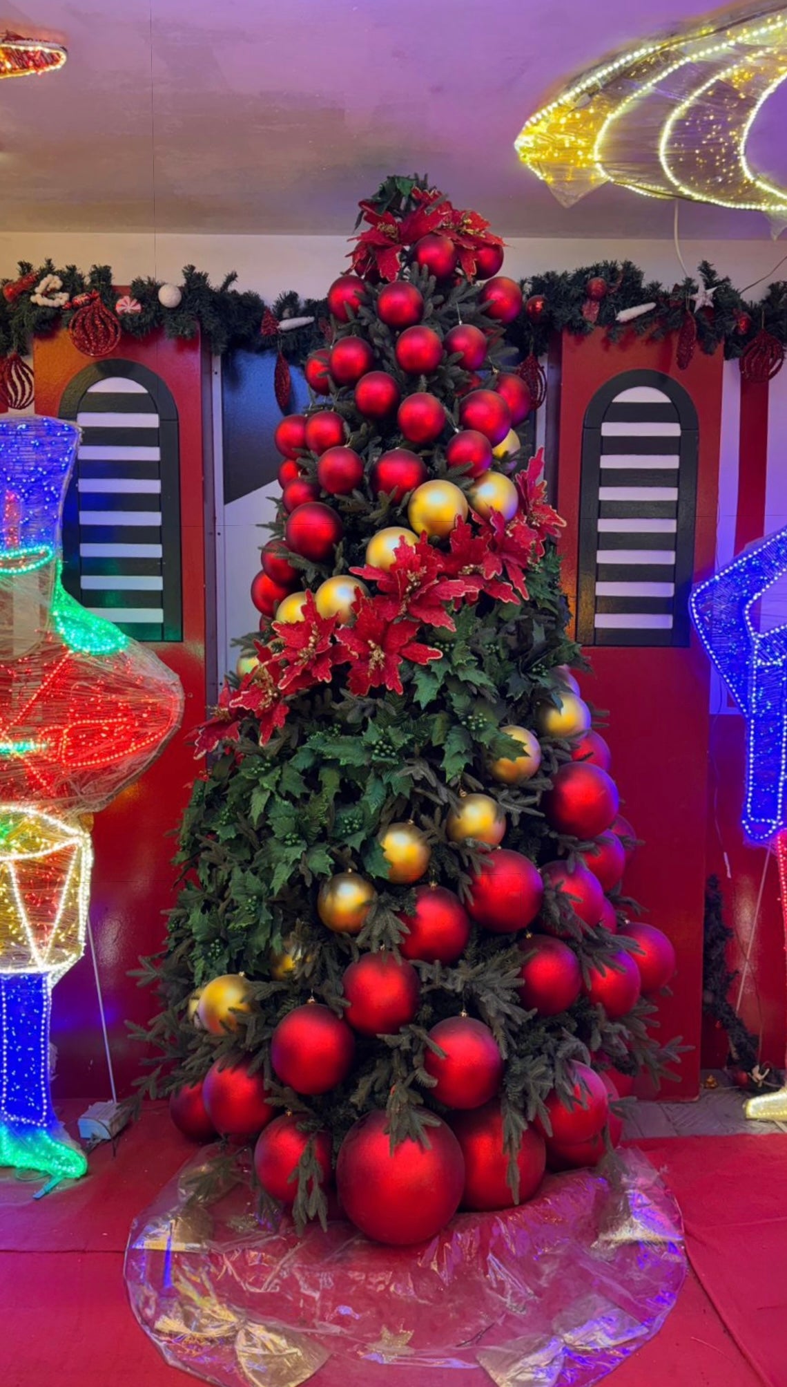 Evergreen Elegance- 2.70 m Christmas tree