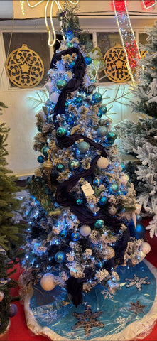 Snow Drift - 2.10 m Christmas tree (+ 30 ornaments)