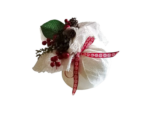 Gift-like centerpiece