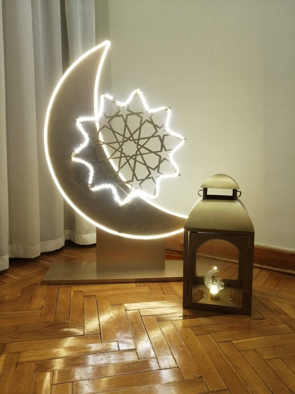 Illuminated crescent with a vintage lantern