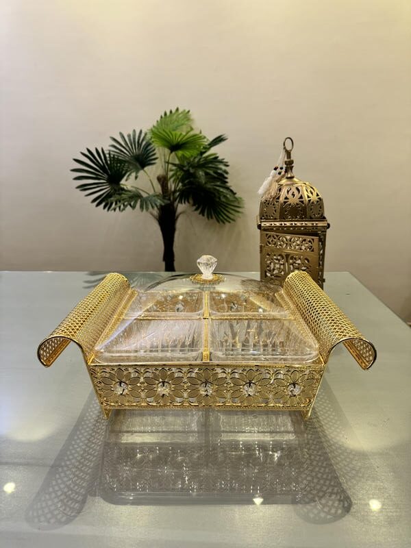Gold lantern with plexi gold tray
