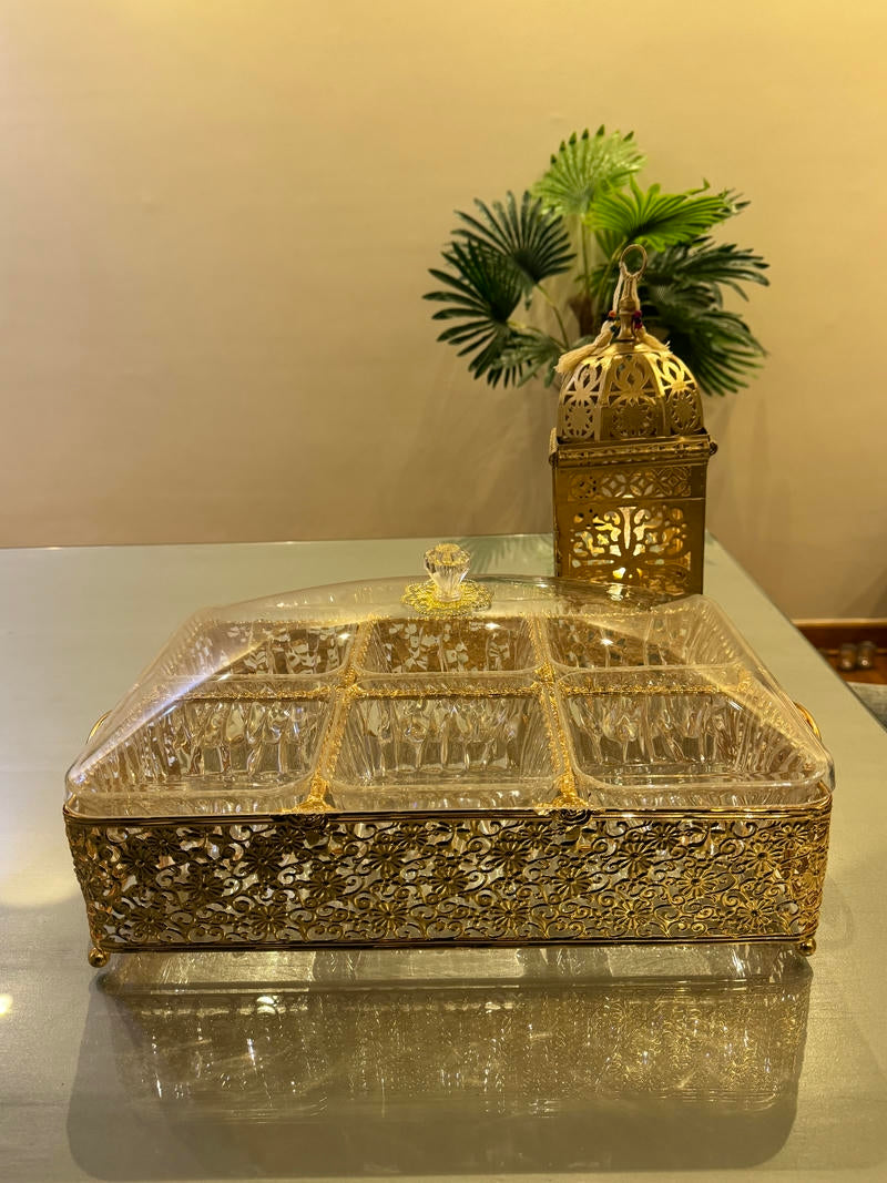 Gold lantern with plexi gold tray