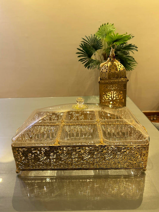 Gold lantern with plexi gold tray