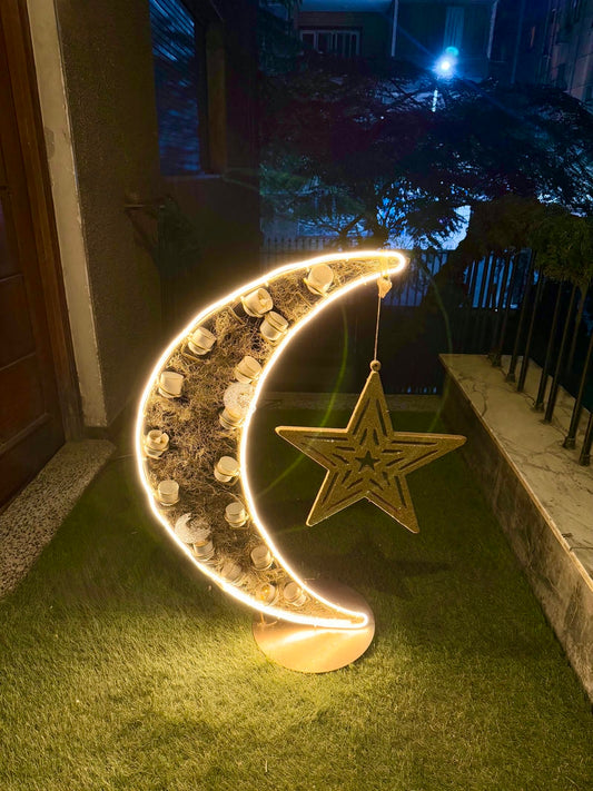 Metal crescent with led lights and gold star
